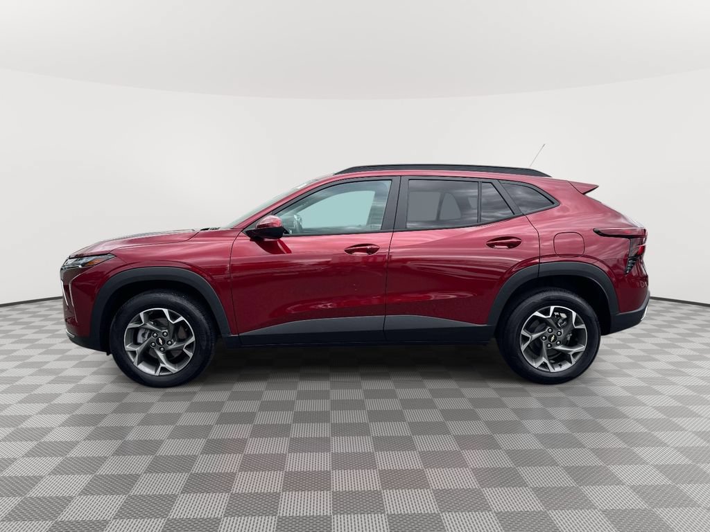 Used 2024 Chevrolet Trax LT w/ Driver Confidence Package FWD image 4