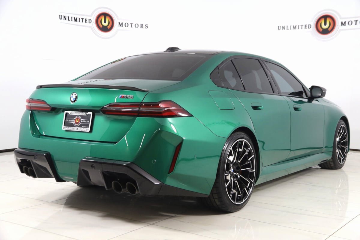 Used 2025 BMW M5 w/ Carbon Package image 3