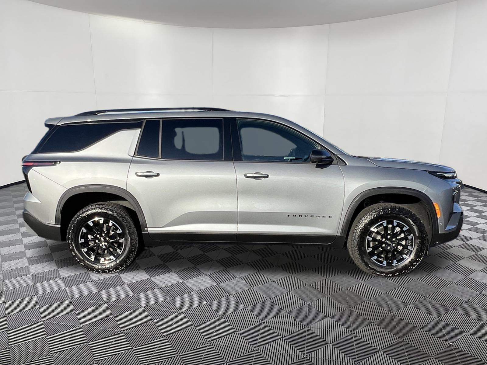 Used 2025 Chevrolet Traverse Z71 w/ Enhanced Driving Package image 7