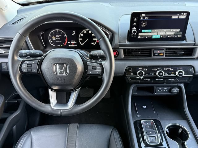 Used 2025 Honda Pilot Touring image 13