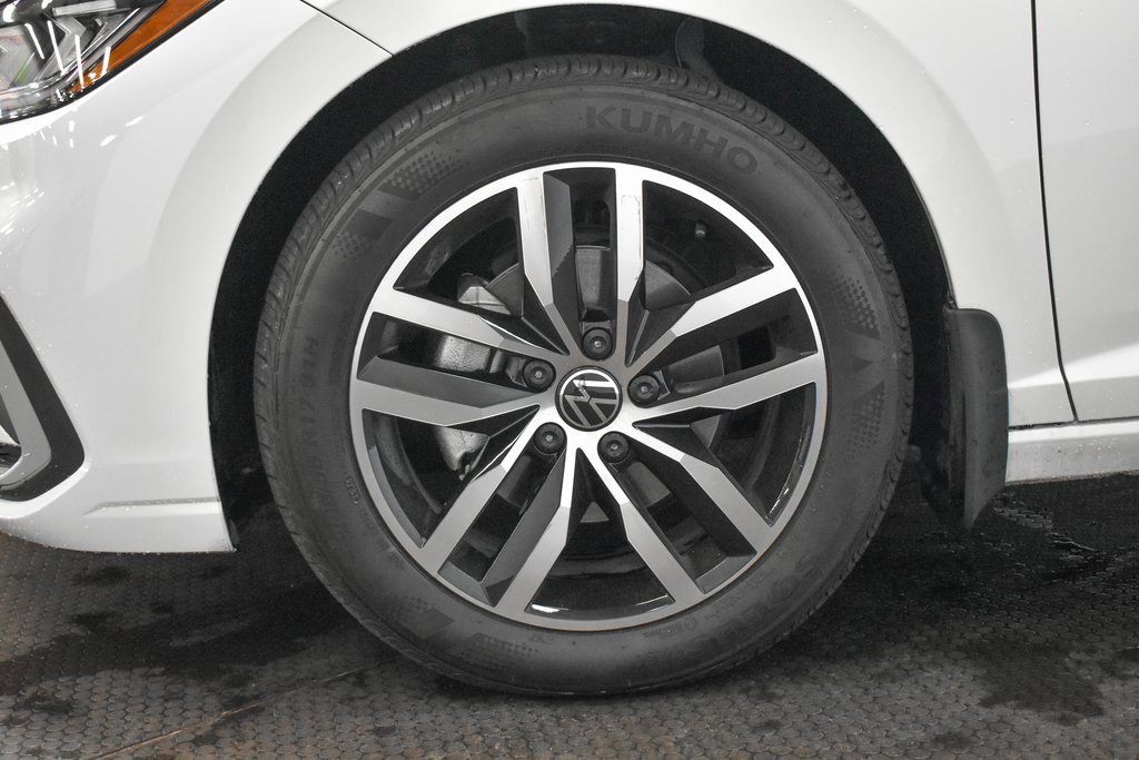 Used 2025 Volkswagen Jetta SE image 9