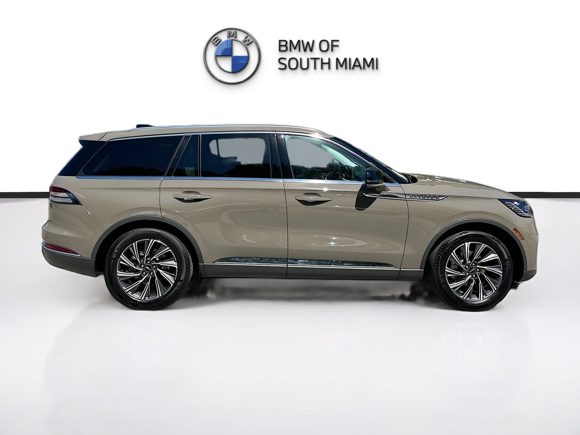 Used 2025 Lincoln Aviator 2WD image 8