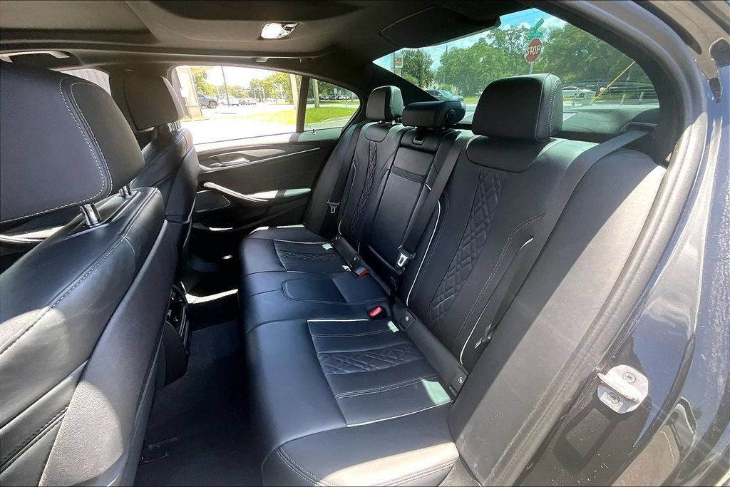 Used 2022 BMW M550i xDrive AWD/4WD image 18
