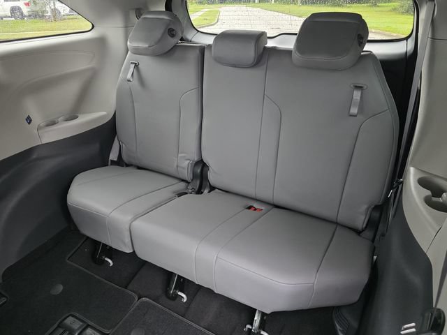 Used 2022 Toyota Sienna XLE FWD image 15