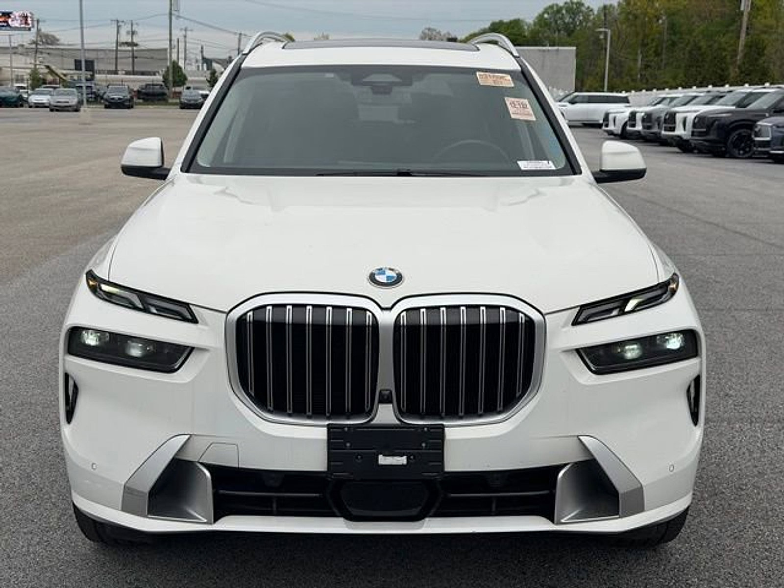Used 2024 BMW X7 xDrive40i w/ Premium Package AWD/4WD image 2