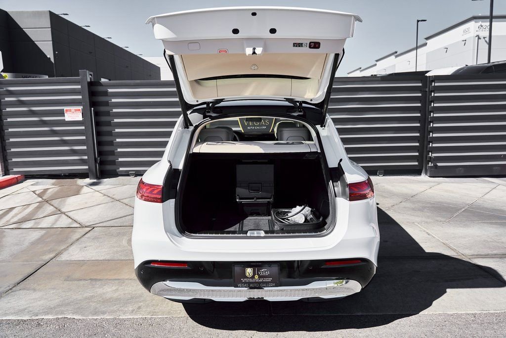 Used 2025 Mercedes-Benz Maybach EQS 680 4MATIC image 19