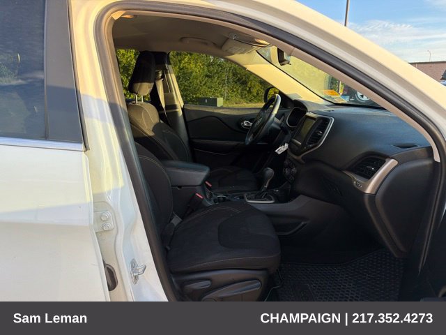 Used 2016 Jeep Cherokee Latitude w/ Cold Weather Group AWD/4WD image 12