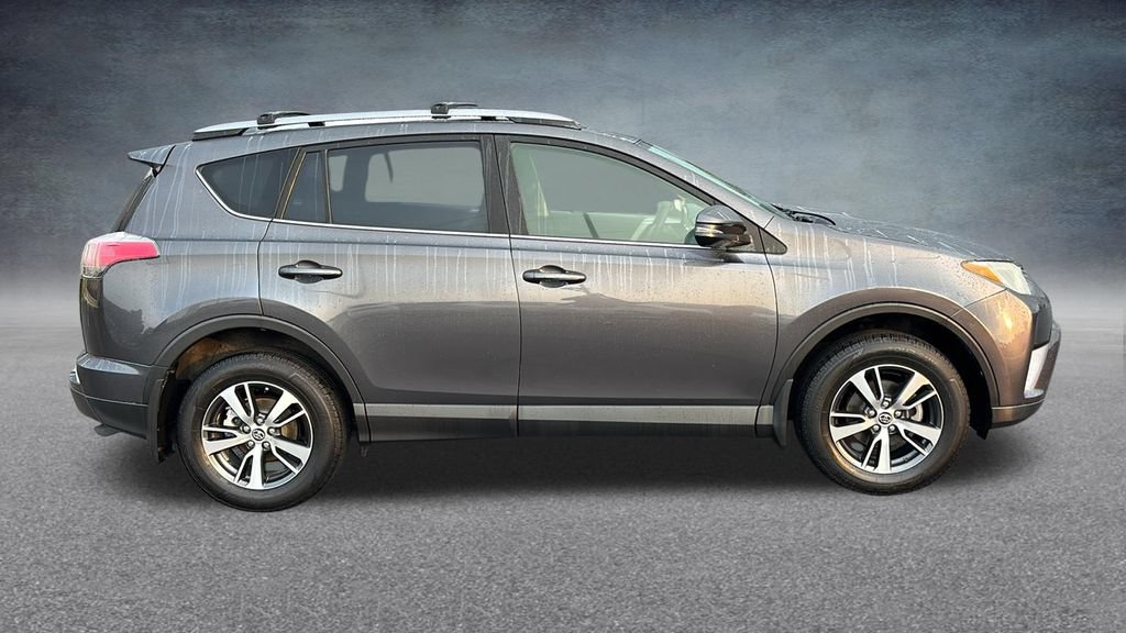 Used 2018 Toyota RAV4 XLE AWD/4WD image 30