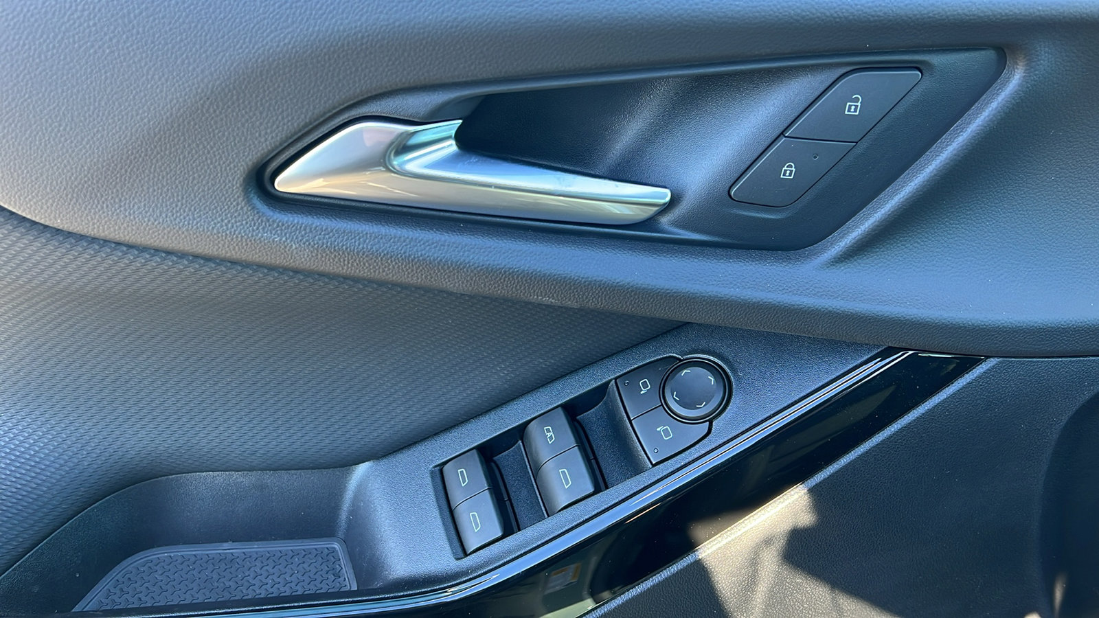 New 2026 Chevrolet Equinox LT w/ Convenience Package II image 16