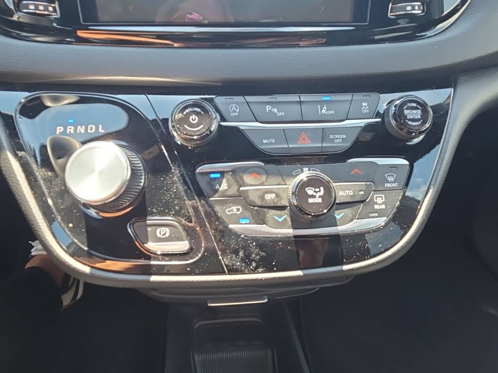 Used 2025 Chrysler Pacifica Select FWD image 34