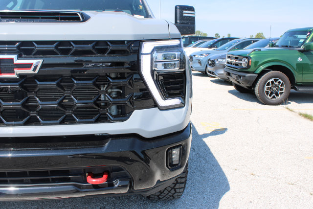 Used 2024 Chevrolet Silverado 2500 ZR2 w/ Technology Package AWD/4WD image 42