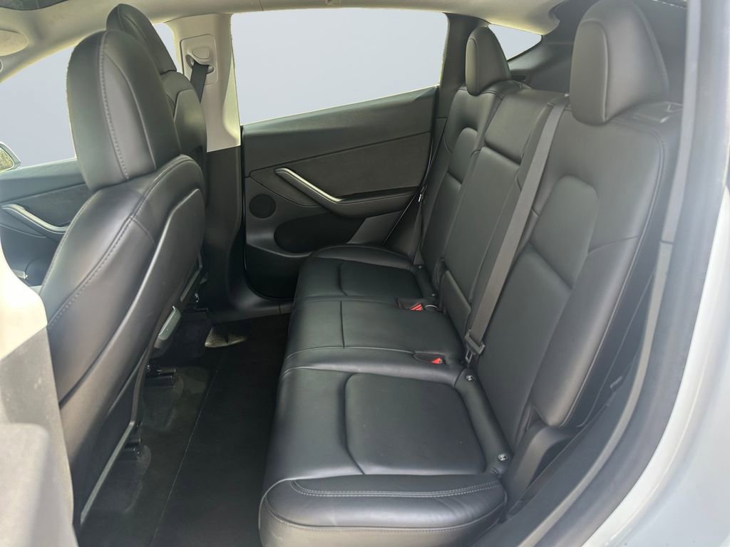 Used 2022 Tesla Model Y Long Range image 13