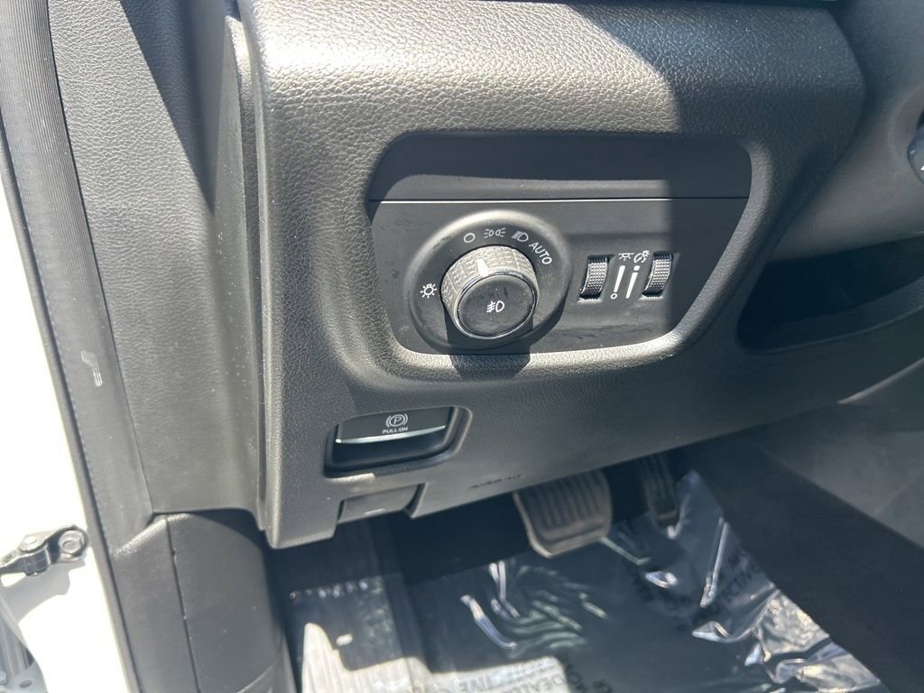 Certified 2023 Jeep Grand Cherokee Limited w/ Luxury Tech Group II image 38