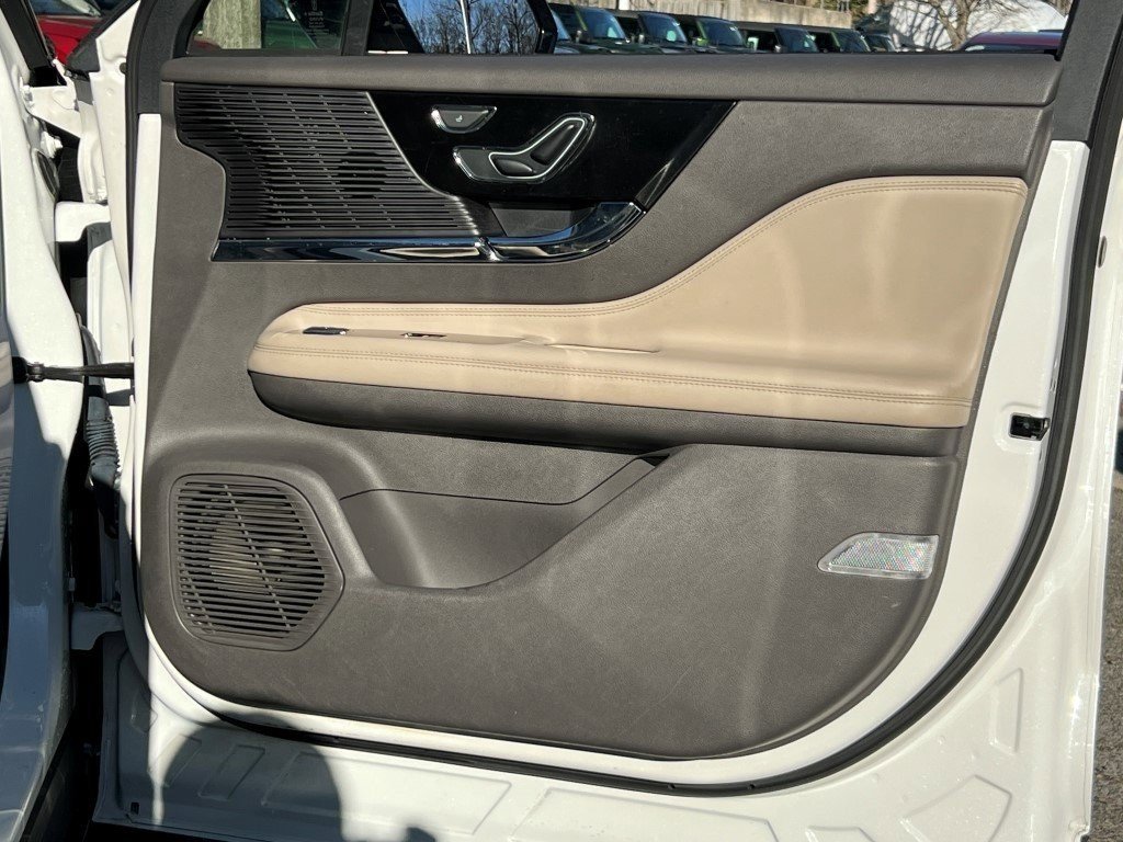 Used 2022 Lincoln Corsair AWD w/ Premium Package image 10