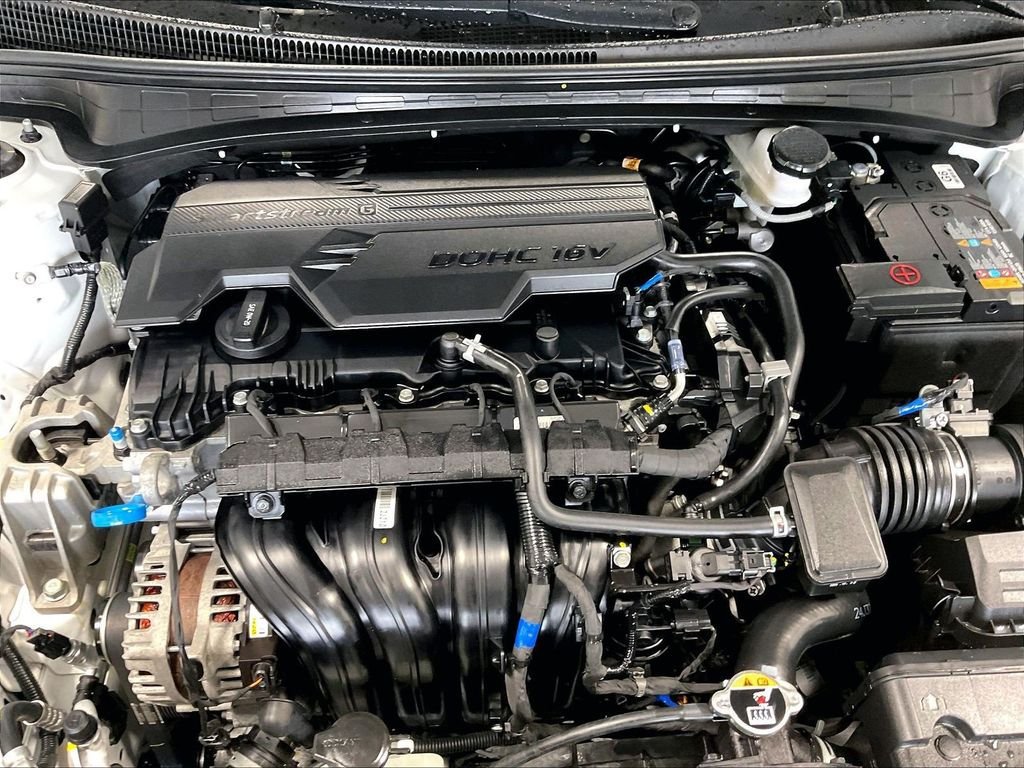 Certified 2025 Hyundai Elantra SEL FWD image 30