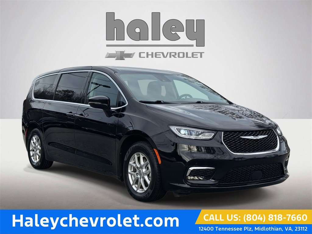 Used 2024 Chrysler Pacifica Touring-L image 1