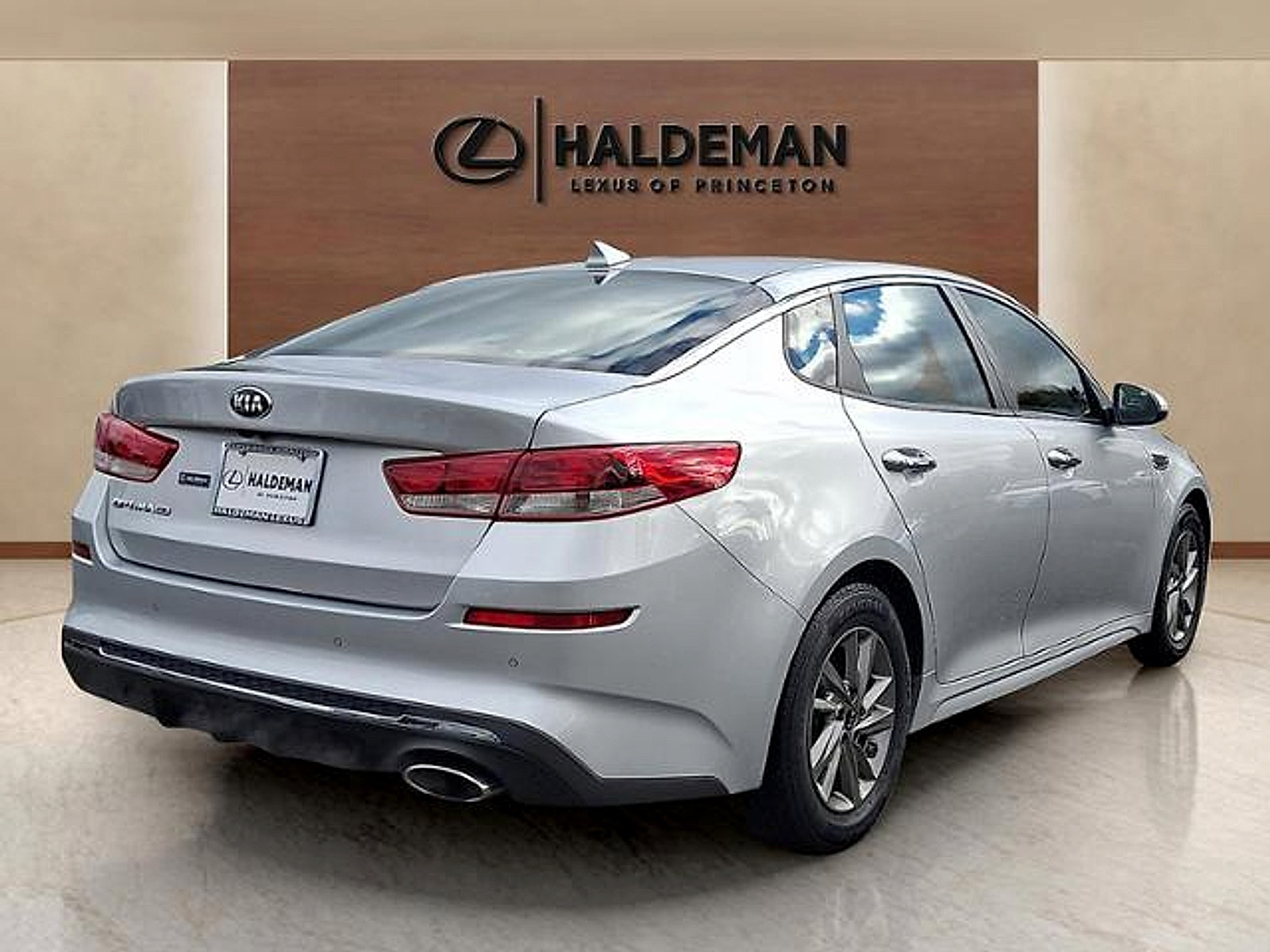 Used 2019 Kia Optima LX FWD image 7