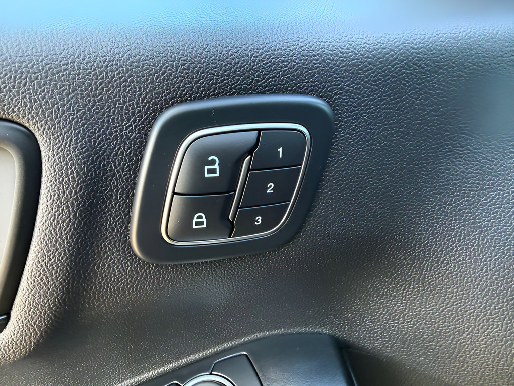 Used 2025 Ford Escape ST-Line Elite AWD/4WD image 22