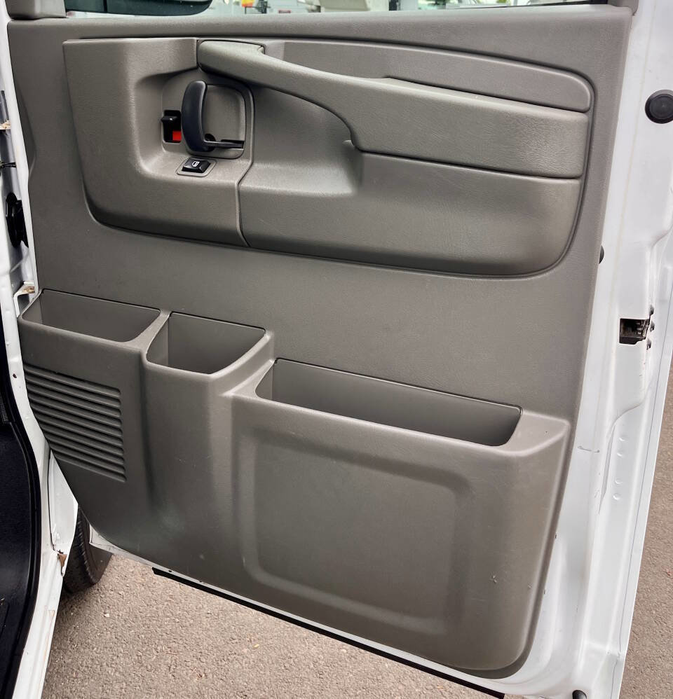 Used 2014 Chevrolet Express 2500 RWD image 17