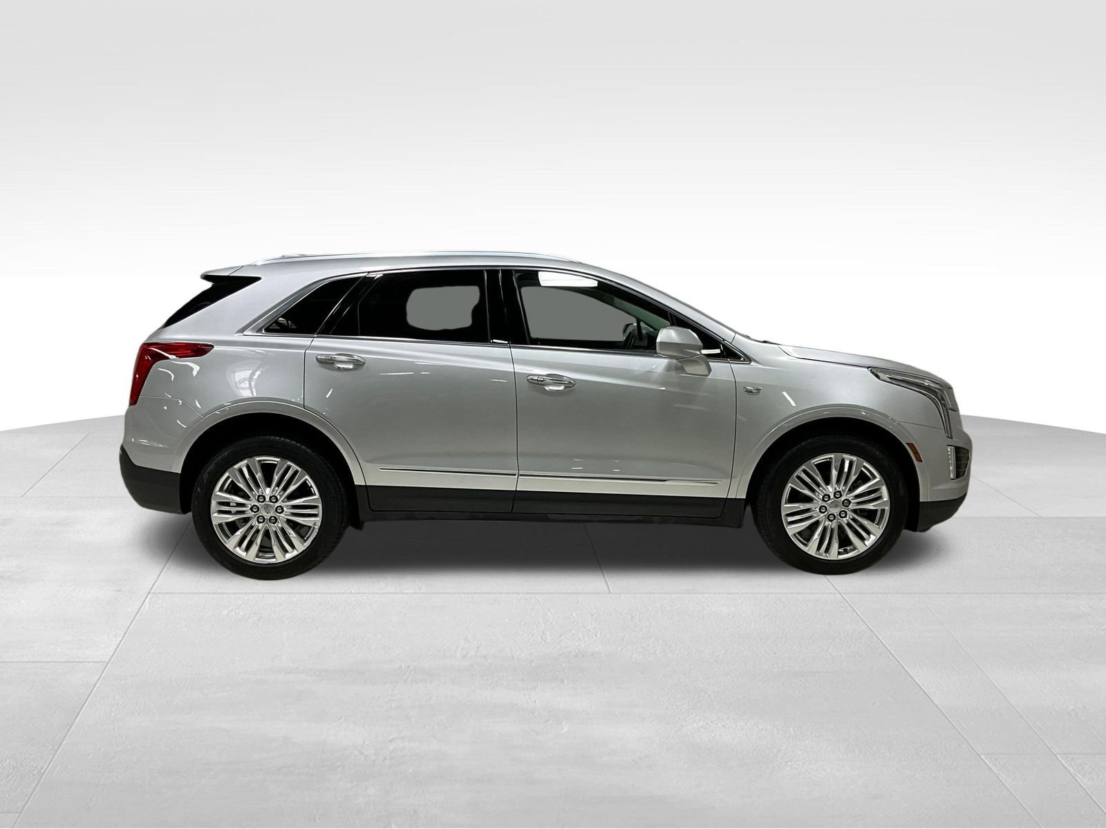 Used 2017 Cadillac XT5 Premium Luxury AWD/4WD image 3