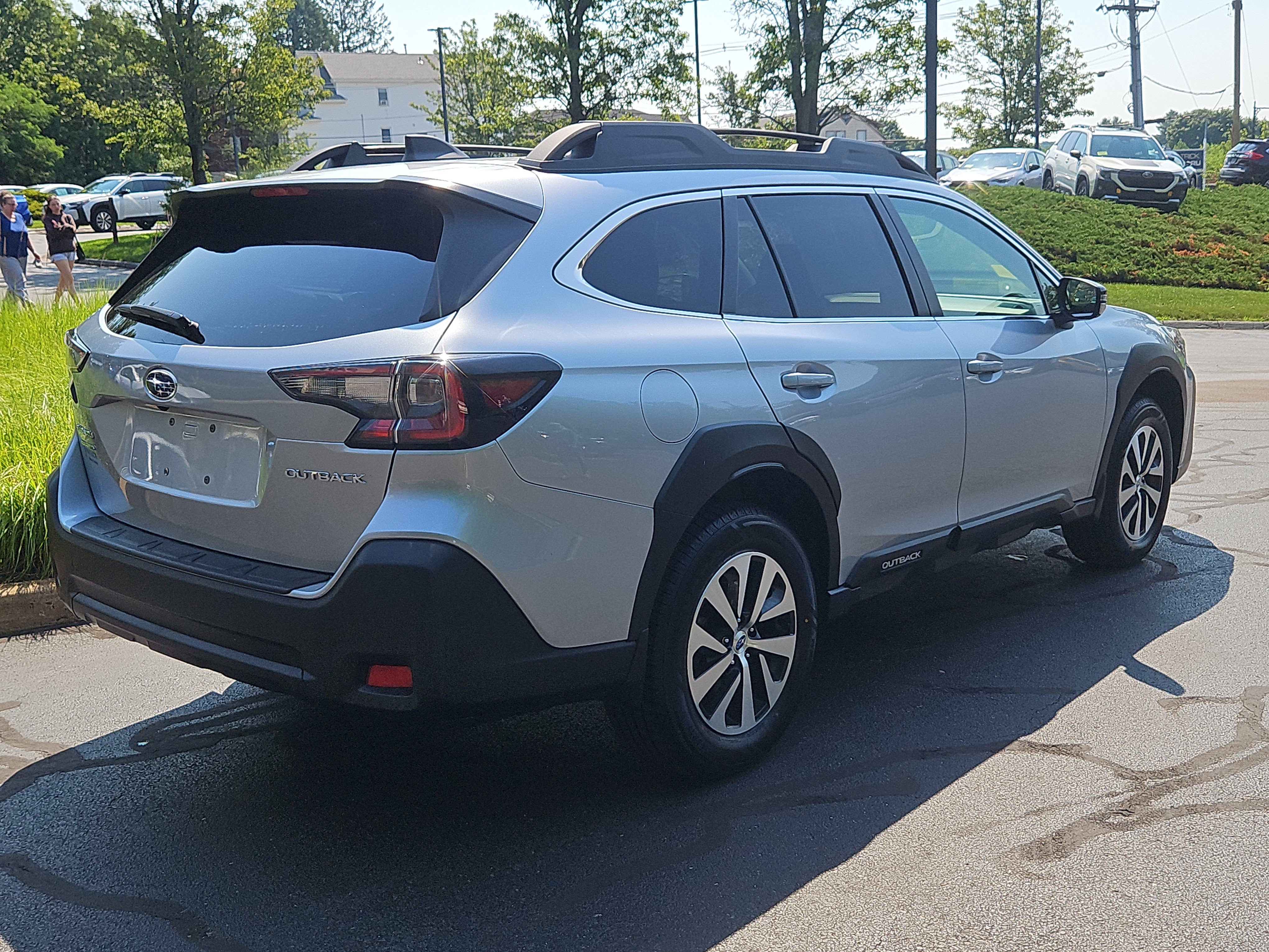 Certified 2024 Subaru Outback Premium AWD/4WD image 2