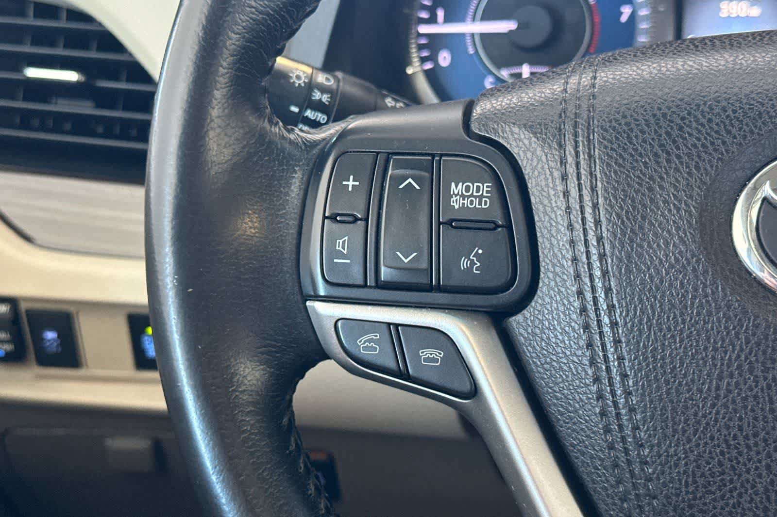 Used 2015 Toyota Sienna XLE FWD image 26