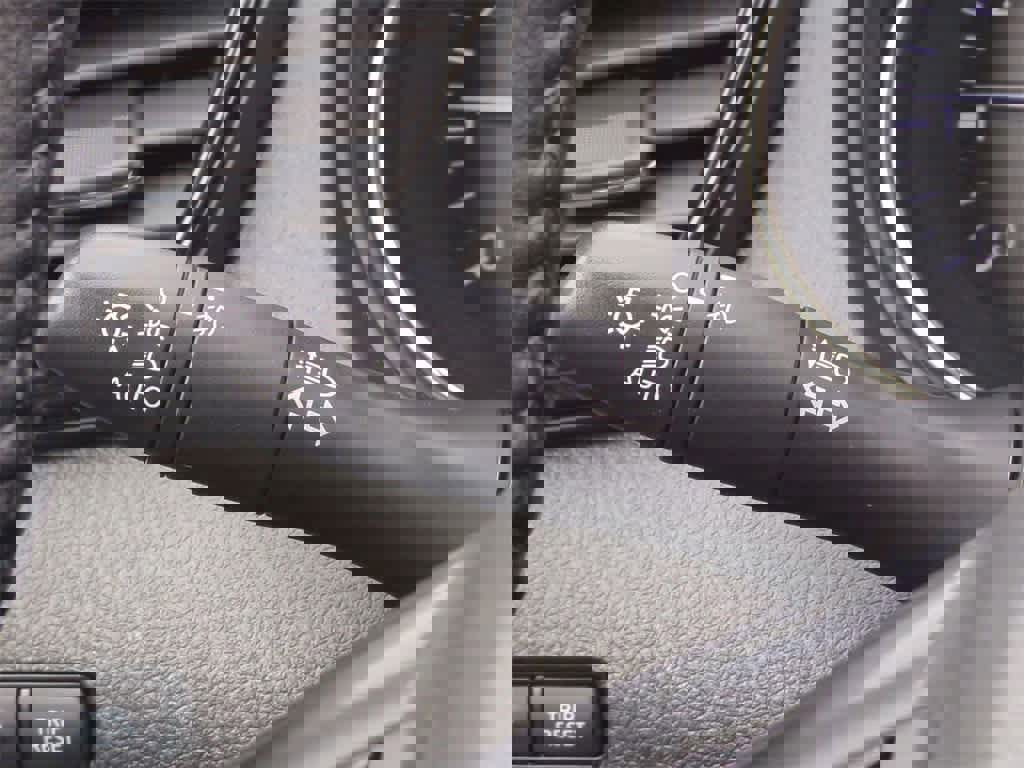 Used 2022 Nissan Rogue Sport SV w/ Technology Package image 26