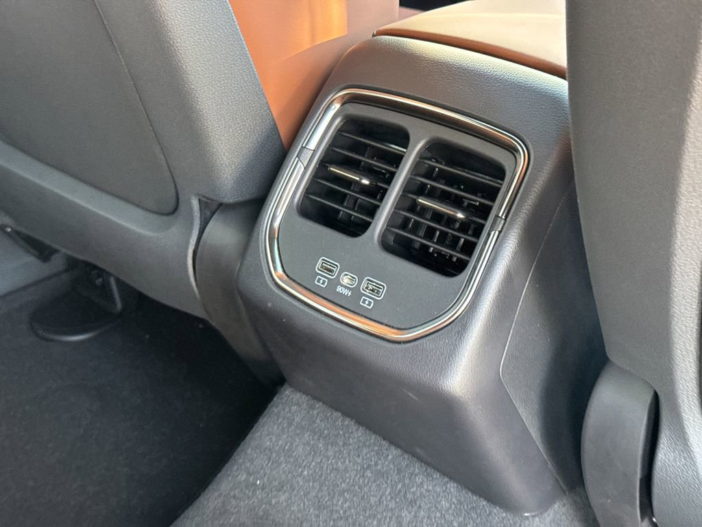 New 2025 VinFast VF 8 Plus AWD/4WD image 17