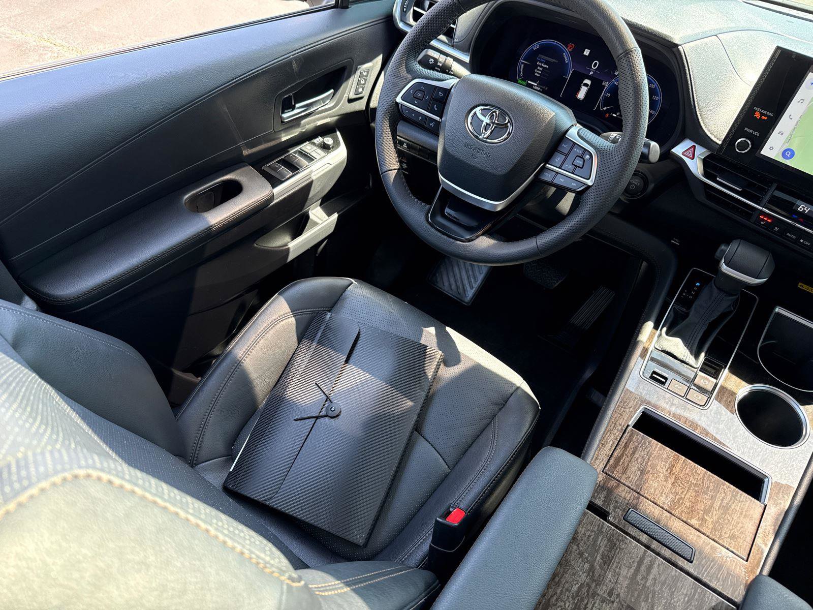 Used 2025 Toyota Sienna Limited AWD/4WD image 28