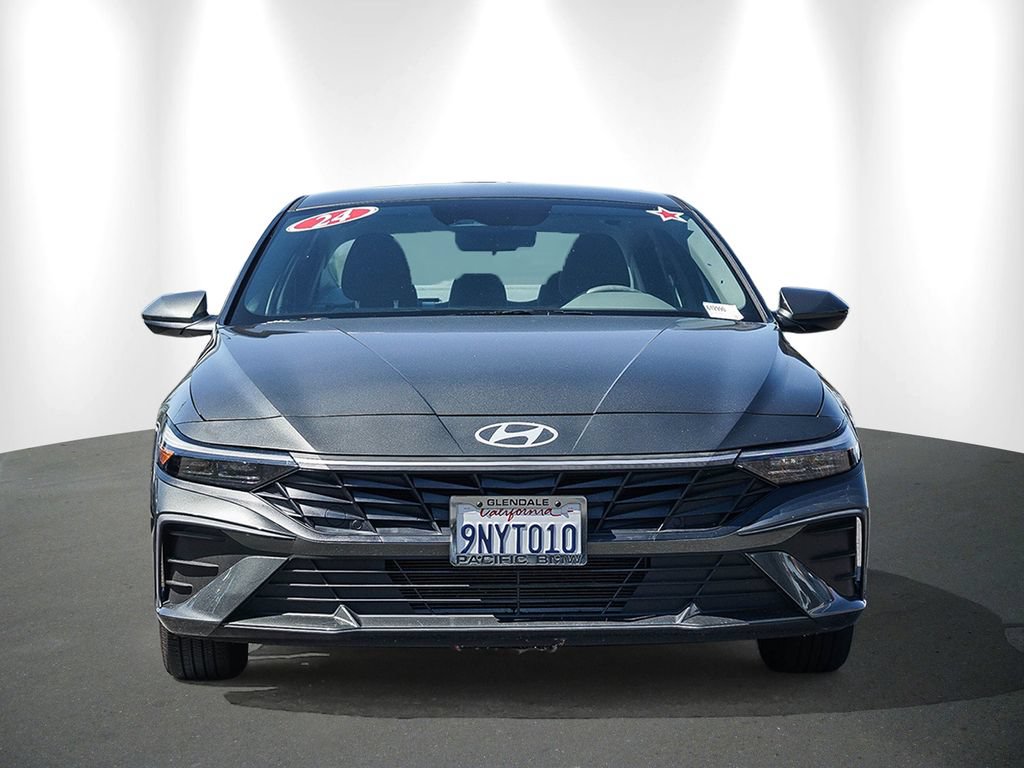 Used 2024 Hyundai Elantra SE FWD image 2