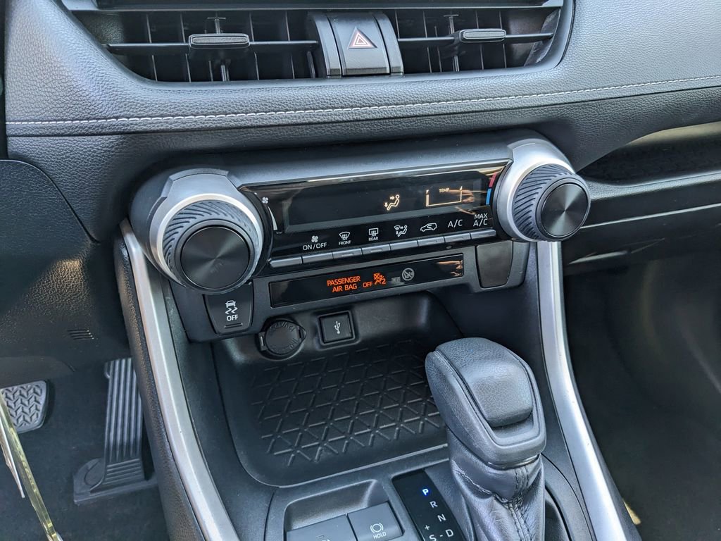 Used 2020 Toyota RAV4 LE image 26