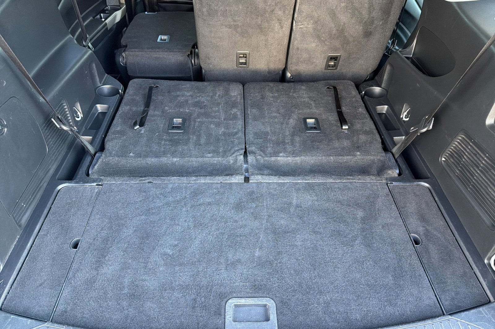 Used 2024 Ford Explorer XLT w/ Equipment Group 202A image 16