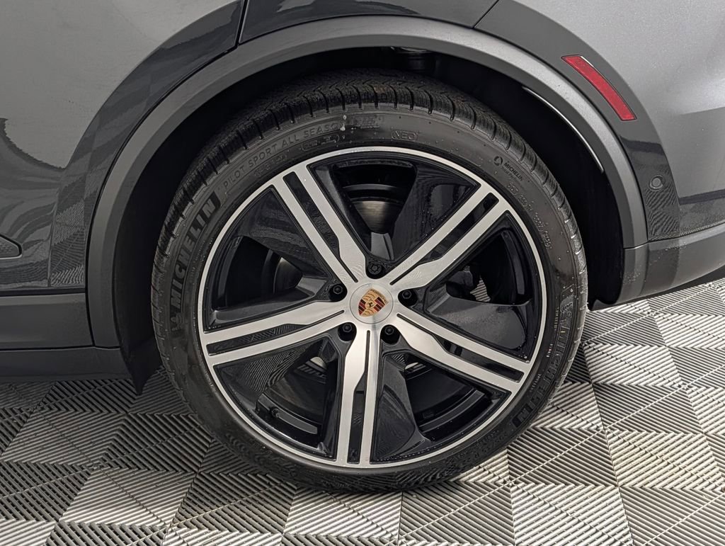 New 2026 Porsche Macan 4 Electric AWD/4WD image 13
