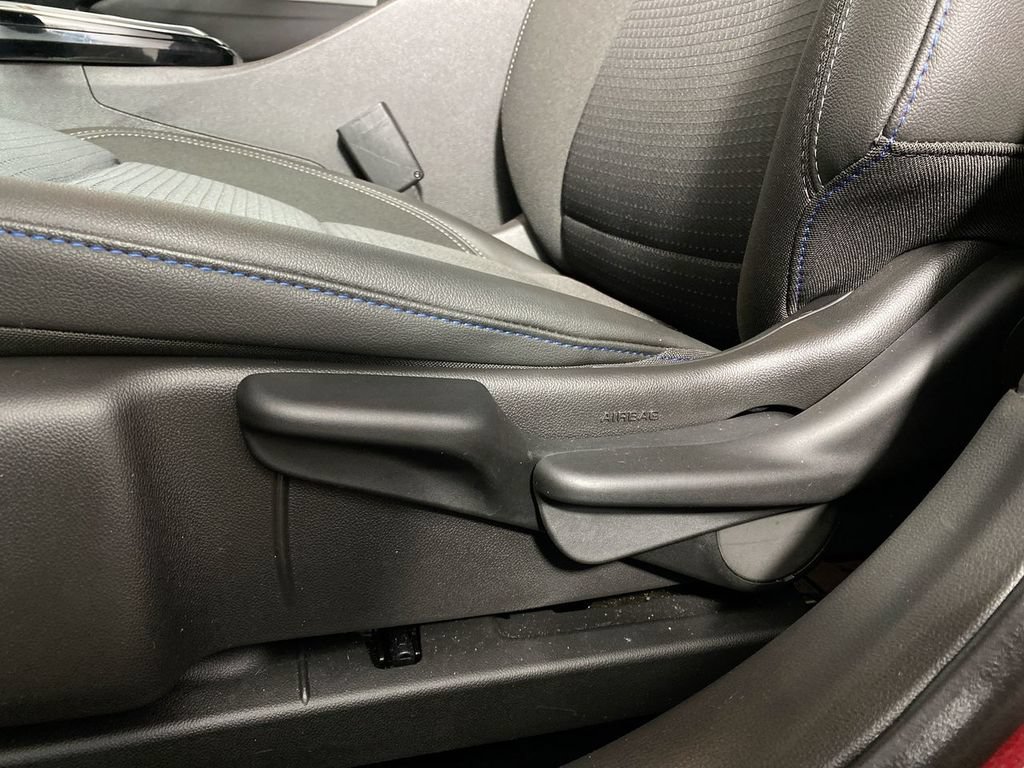 Certified 2025 Chevrolet Trax LT w/ Driver Confidence Package FWD image 12