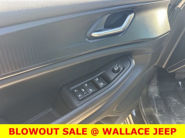 Used 2024 Jeep Grand Cherokee Altitude image 16
