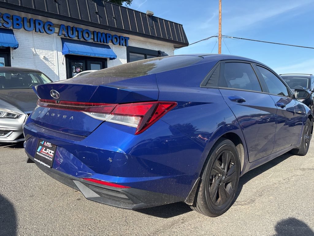 Used 2022 Hyundai Elantra SEL w/ Convenience Package FWD image 3