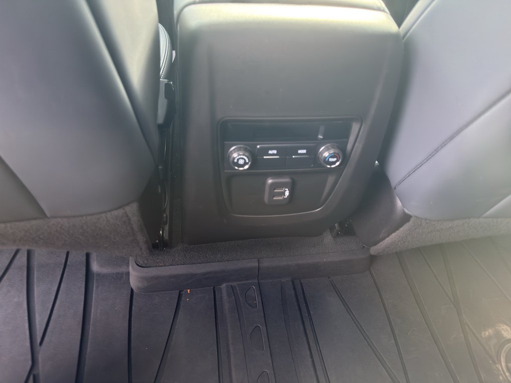 Certified 2022 Buick Enclave Essence w/ Experience Buick Package FWD image 8
