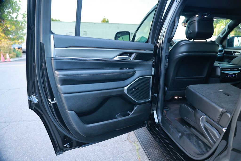 Used 2024 Jeep Wagoneer Series II image 39