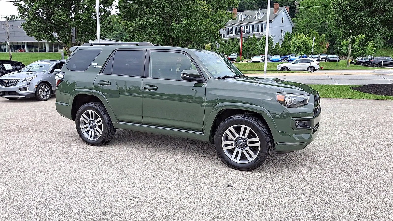 Used 2022 Toyota 4Runner TRD Sport w/ Technology Package AWD/4WD image 2