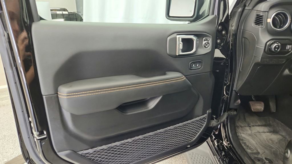 Used 2025 Jeep Gladiator Sport image 14
