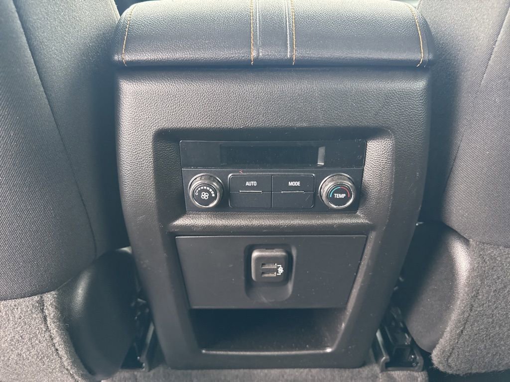 Used 2020 Chevrolet Traverse LT FWD image 14