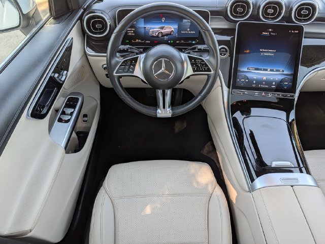 Used 2025 Mercedes-Benz GLC 300 4MATIC image 12