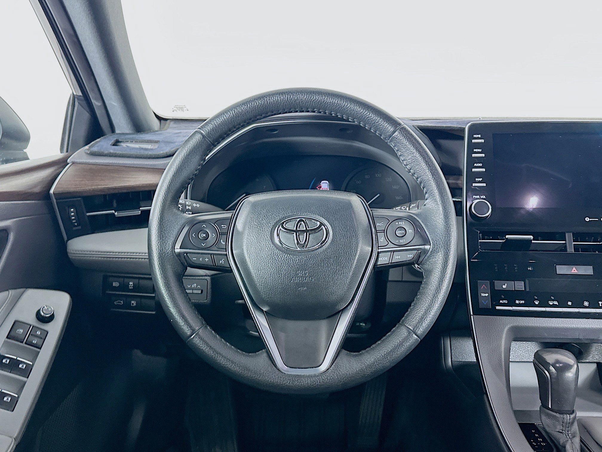 Used 2022 Toyota Avalon XLE image 18