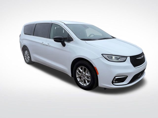 Used 2024 Chrysler Pacifica Touring-L FWD image 11
