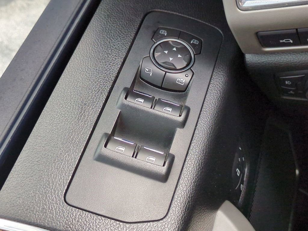 Used 2015 Ford F150 Lariat image 25