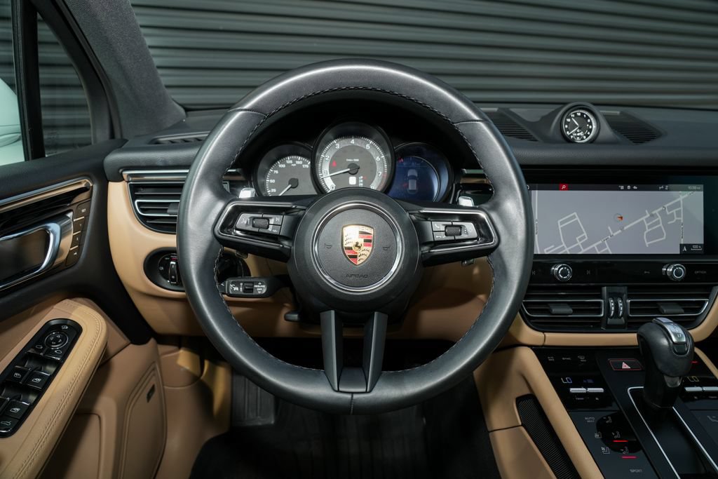 Certified 2024 Porsche Macan AWD/4WD image 29