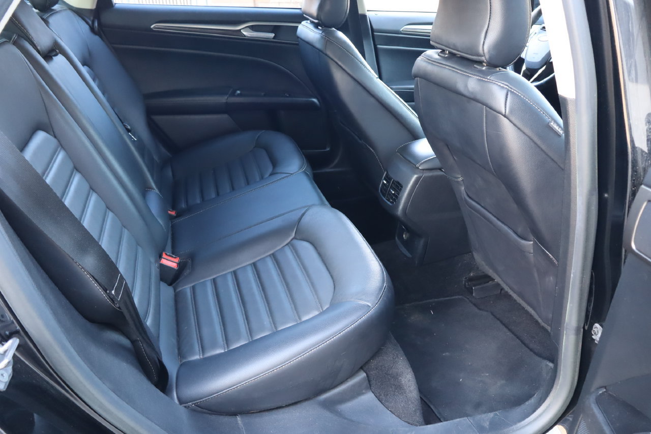 Used 2017 Ford Fusion SE w/ Fusion SE Technology Package FWD image 17
