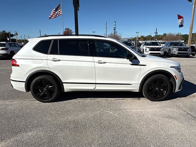Certified 2024 Volkswagen Tiguan SE R-Line image 7