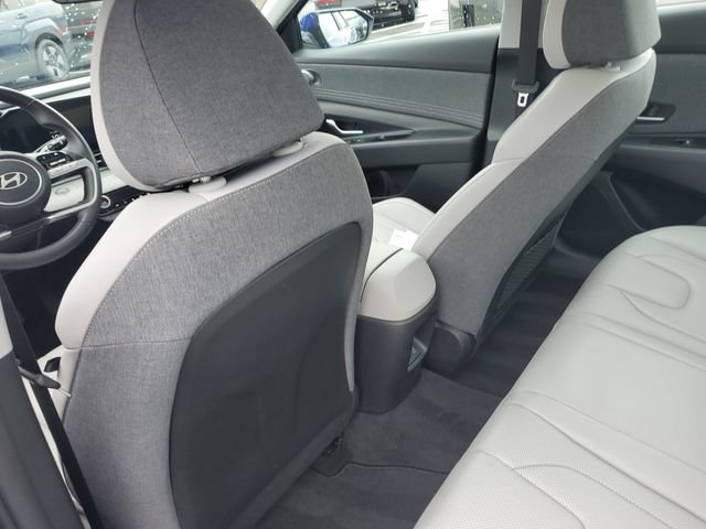 Certified 2025 Hyundai Elantra Limited FWD image 14