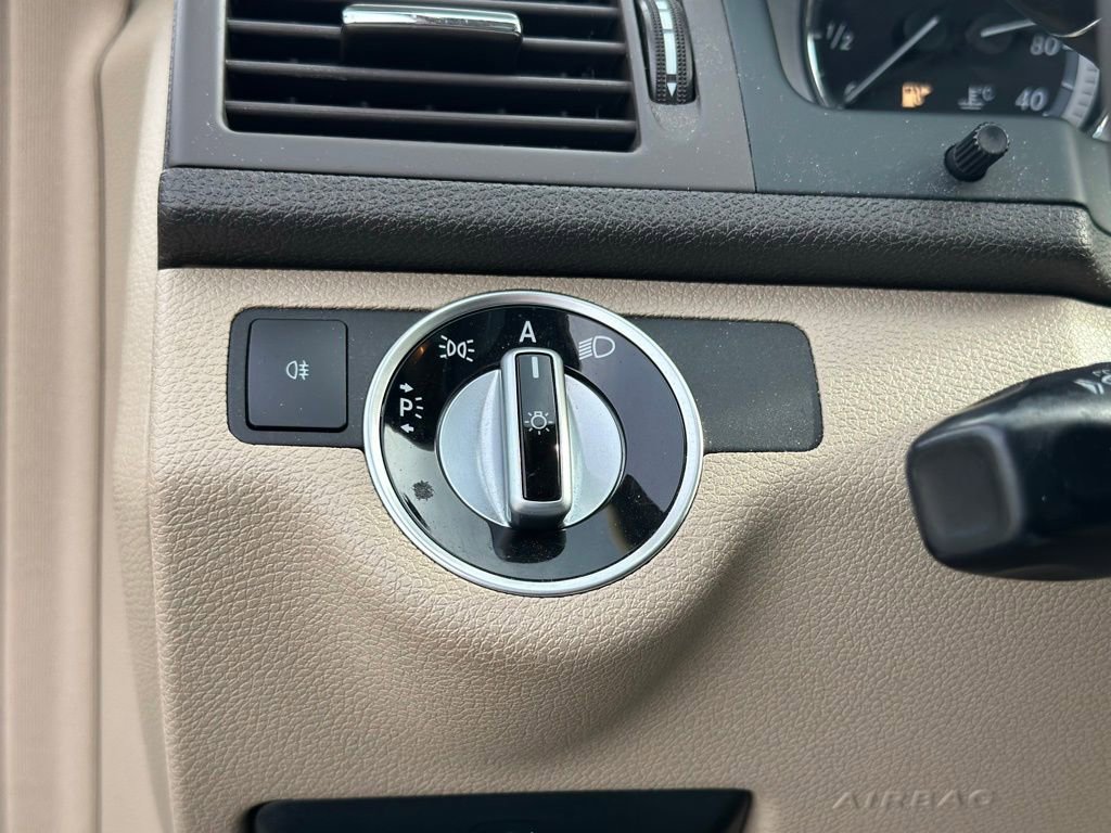 Used 2011 Mercedes-Benz C 300 4MATIC Sedan image 31